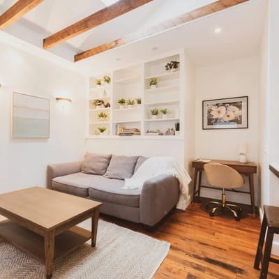Elegant Forsyth Park Carriage House, Dog-Friendly